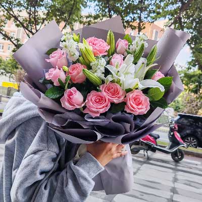 保定11朵戴安娜粉玫瑰百合，与你一起追逐梦想